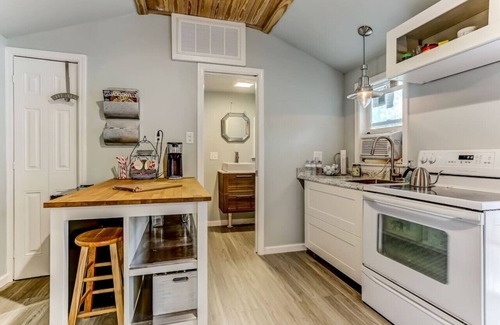 Fairfax Apartment | Secret Garden of Avondale