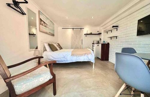 Walmer Apartment | Secure Stylish Off Grid Flatlet