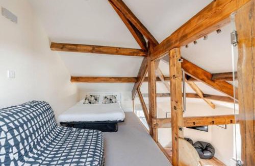 Sedbergh Apartment | Sedbergh Penthouse - KingBed - Tv - Wifi