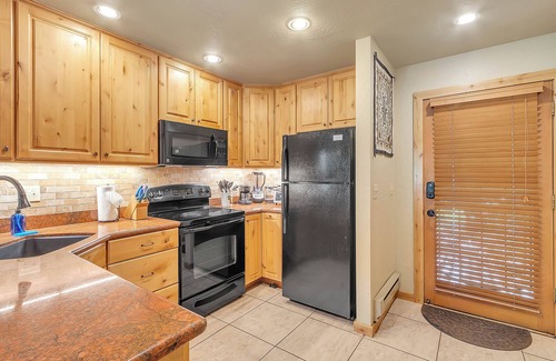 Sedona Condo | Sedona Oak Creek Canyon Cottage- Walk to Creek+ Nestled in Trees-Serene & Peaceful!