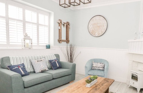 Deganwy Cottage | SEFTON COTTAGE, country holiday cottage, with a garden in Deganwy