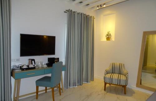 Chrisopigi Hotel | Selana Suites