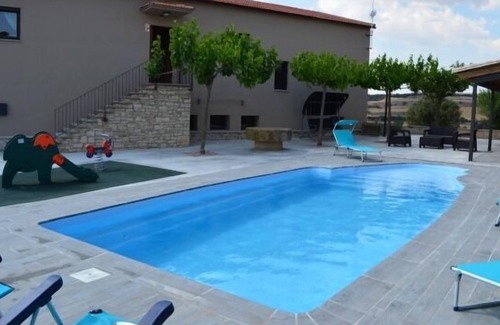 Montfalco Murallat Cottage | Self catering L'Era de Cal Gomà for 14 people