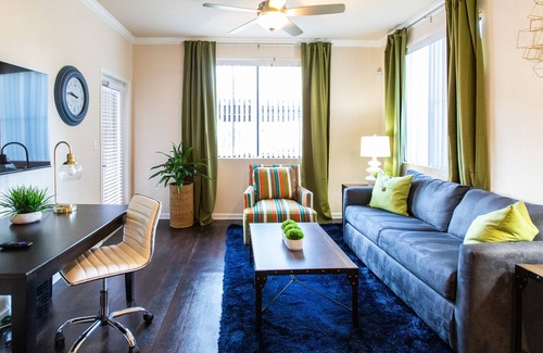 Stevenson Ranch Apartment | ✔Self Check-in✔W/D✔A/C✔3 TVs✔2 King Beds ✔1 Parking