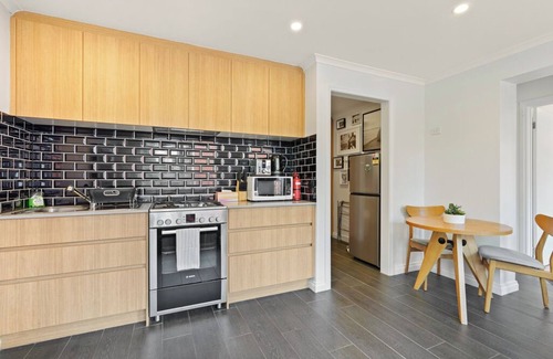 St. Kilda East Villa | Self Contained Unit in Central Location