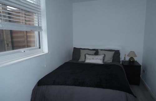 Finchley Apartment | Self-Contained 1-Bed Flat in North Finchley