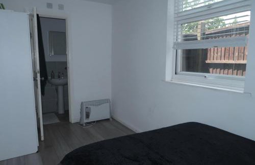Finchley Apartment | Self-Contained 1-Bed Flat in North Finchley