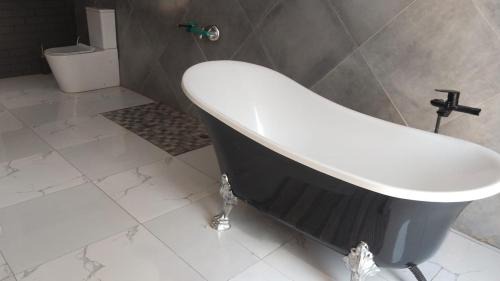 Greater Johannesburg Metropolitan Area Apartment | Self serviced cute and comfy nestled in the center of lenasia