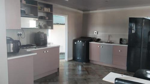 Greater Johannesburg Metropolitan Area Apartment | Self serviced cute and comfy nestled in the center of lenasia