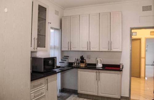 Flora Park House | Semeni Asante Guesthouse