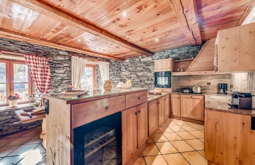 Les Brevieres Ski Chalet | Semi-detached chalet 16 people 7 bedrooms, ski in/ski out Tignes les Brévières