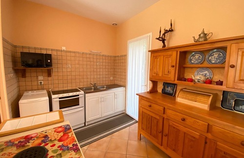 Talais House | Semi-detached house on a vineyard, Talais