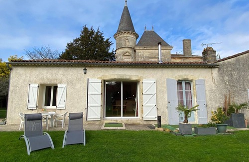 Talais House | Semi-detached house on a vineyard, Talais