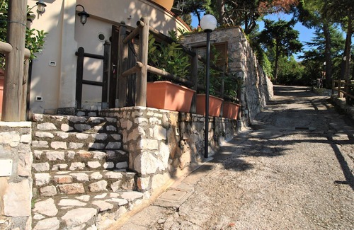 Sperlonga House | Semidetached House With Terrace Overlooking the sea
