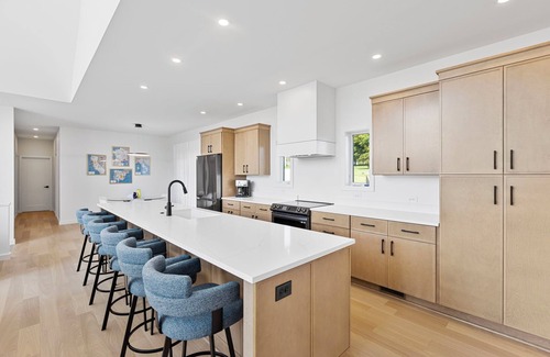 Romulus House | Seneca Serenity | Stylish & Bright Lake Escape