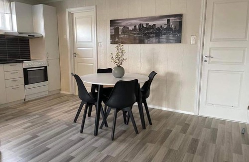 Tromsdalen Apartment | Sentral og koselig leilighet
