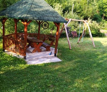 Montenegro Ski Chalet | Seosko Domacinstvo Rijeke