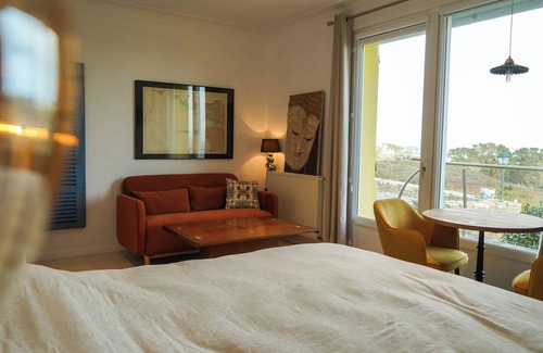 Plougonvelin Bed & Breakfast | Separate room with sea view