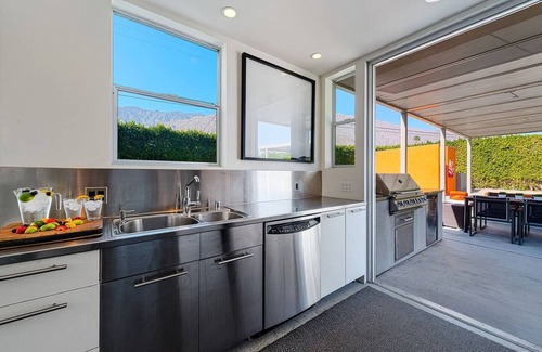 Twin Palms House | Sept Special Offer 30+ Stay! W/Pool/Hot Tub & Fire