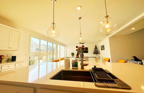 Visalia House | Sequoia Riverway Retreat, Visalia Central Home 4BR, 2.5 BTH. 45 mins to Sequoia