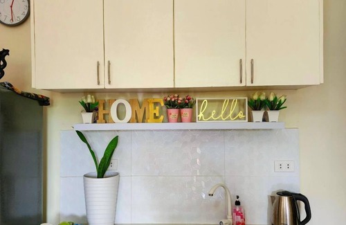 Jaro House | Serene 2BR Escape: Poolside Bliss in Iloilo City
