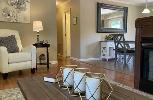 Johnson City House | Serene 3 Bedroom House w/King Bed and Fully Equipped Kitchen-Close to Everything