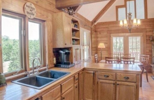 Rutherfordton Cabin | Serene 3BD Equestrian Cabin, Close to TIEC, Pet-Friendly