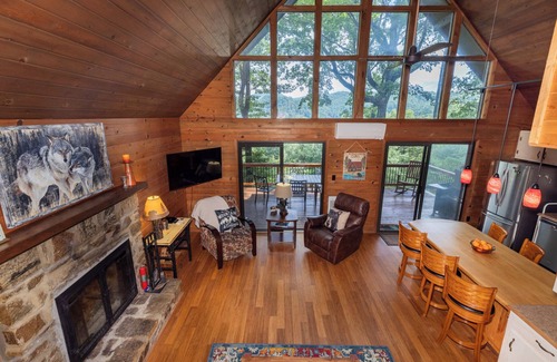Deep Gap Cabin | Serene Cabin - Sleeps 8, 3 BR & 3 BA, Spectacular VIEWS, Family and Pet Friendly