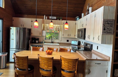Deep Gap Cabin | Serene Cabin - Sleeps 8, 3 BR & 3 BA, Spectacular VIEWS, Family and Pet Friendly