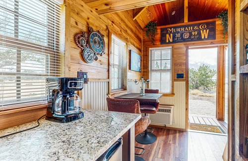 Harper House | Serene cabins with full kitchens, AC + free wifi