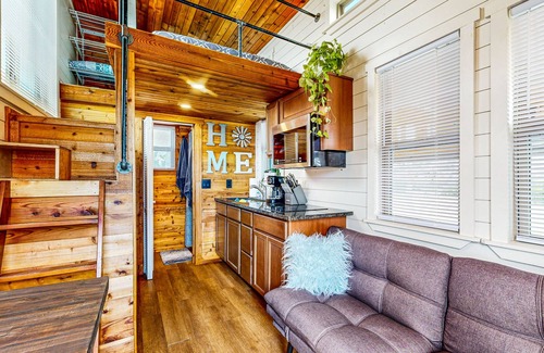 Harper House | Serene cabins with full kitchens, AC + free wifi