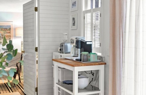 Cotuit Cottage | Serene Cape Cod Cottage. Walk to Beach, Harbor & Village. Bikes, Kayaks &more