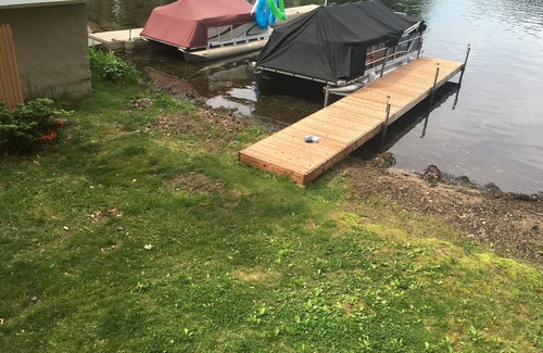 Southwick House | Serene & cozy lakefront getaway on Congamond's pristine North Pond