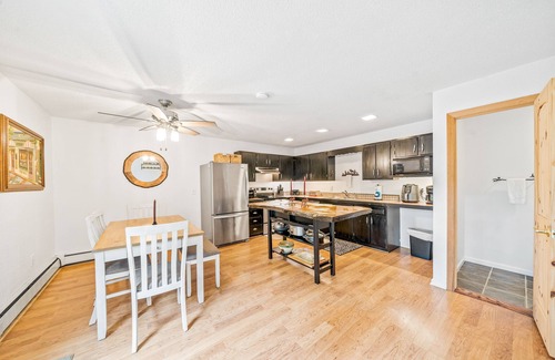 Chestertown Condo | Serene getaway with fireplace, grill, kayaks & washer/dryer