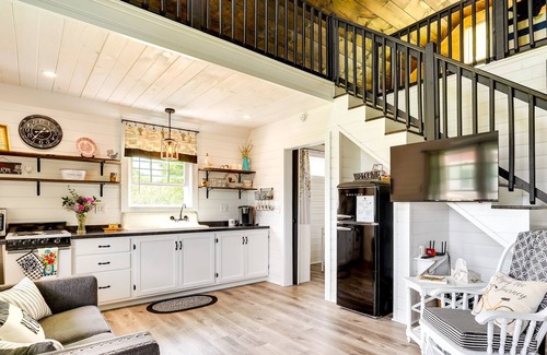 Greeneville House | Serene Greeneville Getaway w/ Mountain Views!