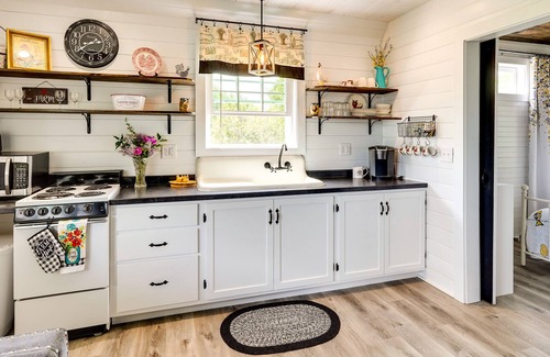 Greeneville House | Serene Greeneville Getaway w/ Mountain Views!