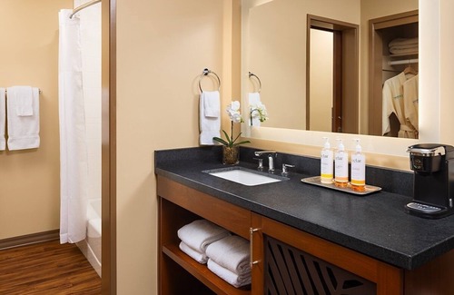 Crown Point Hotel | Serene Hideaway Room w/Spa Access and Bike Rentals – Ideal for Couples
