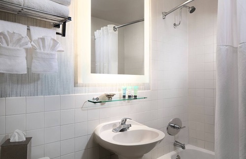 Crown Point Hotel | Serene Hideaway Room w/Spa Access and Bike Rentals – Ideal for Couples