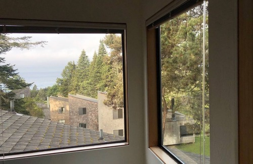 Sea Ranch House | Serene hillside home near Ohlsen’s Rec Center