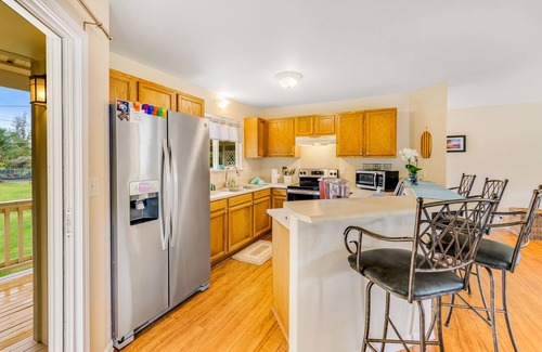 Keaau House | Serene home near beaches with a covered lanai, beach gear, and W/D