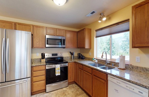 Peshastin House | Serene Home with WiFi & Private Hot Tub - Close to Leavenworth