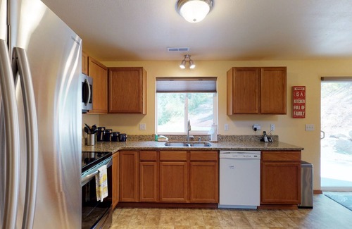 Peshastin House | Serene Home with WiFi & Private Hot Tub - Close to Leavenworth