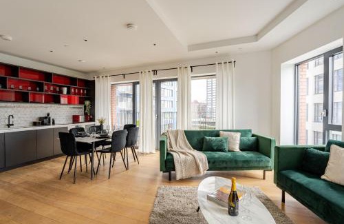 Docklands Apartment | Serene Island Haven - Spacious, Scenic & Well-Located