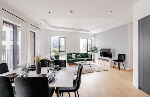 Docklands Apartment | Serene Island Haven - Spacious, Scenic & Well-Located