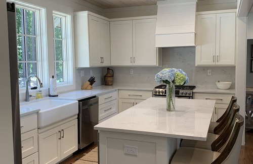 Eclectic House | Serene Lake Martin luxury retreat (located in Eclectic)