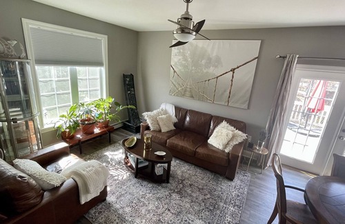 Elizaville House | "Serene Lakeside Retreat: A Home Away From Home, Where Nature Meets Comfort"