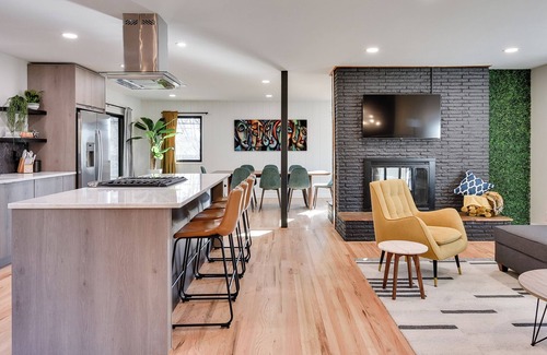 South Central Omaha House | Serene Mid-Century Modern Escape