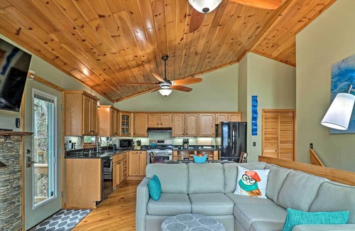 Maggie Valley House | Serene 'Mountain Mist' Retreat w/ Deck & Hot Tub!