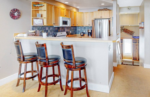 Saddle Ridge Condo | Serene mountain-view condo with skiing, washer/dryer, gas grill, & patio