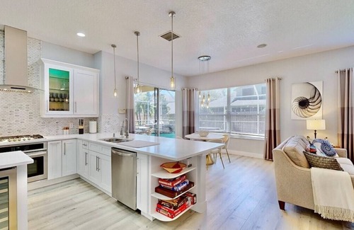 Seffner Community Alliance House | Serene Palms Retreat